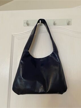 M0851 Classic Navy Blue Shoulder Bag - Sleek Everyday Tote